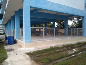 รั้วเหล็กกั้นโรงอาหาร