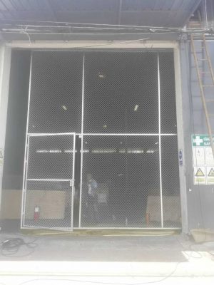 เปลี่ยนประตูบานทึบโรงงาน เป็นประตูแบบโปร่ง